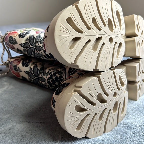 🎉HOST PICK🎉Farm Rio Floral Lug Sole Tall Shaft Boot Size EU40 US9 - Picture 11 of 14